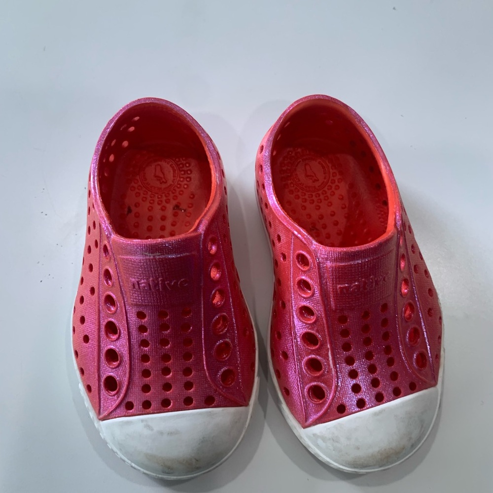 Native Jefferson Lightweight Kids Shoes in Pink C4 baby water slip on beach
